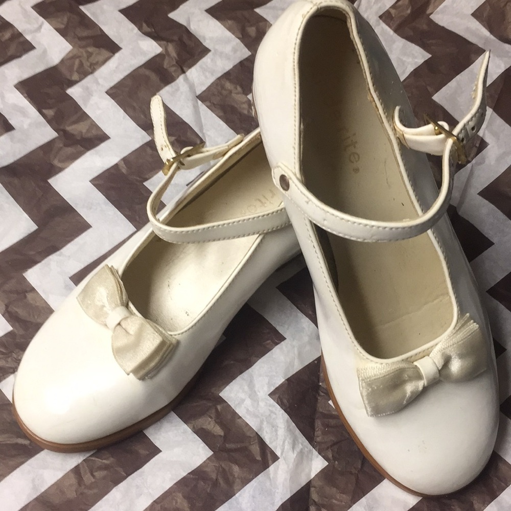 Girls shoes